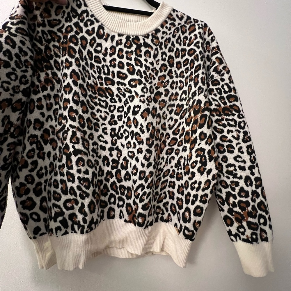 T Tahari Leopard Print Crew Neck Sweater - White and Brown